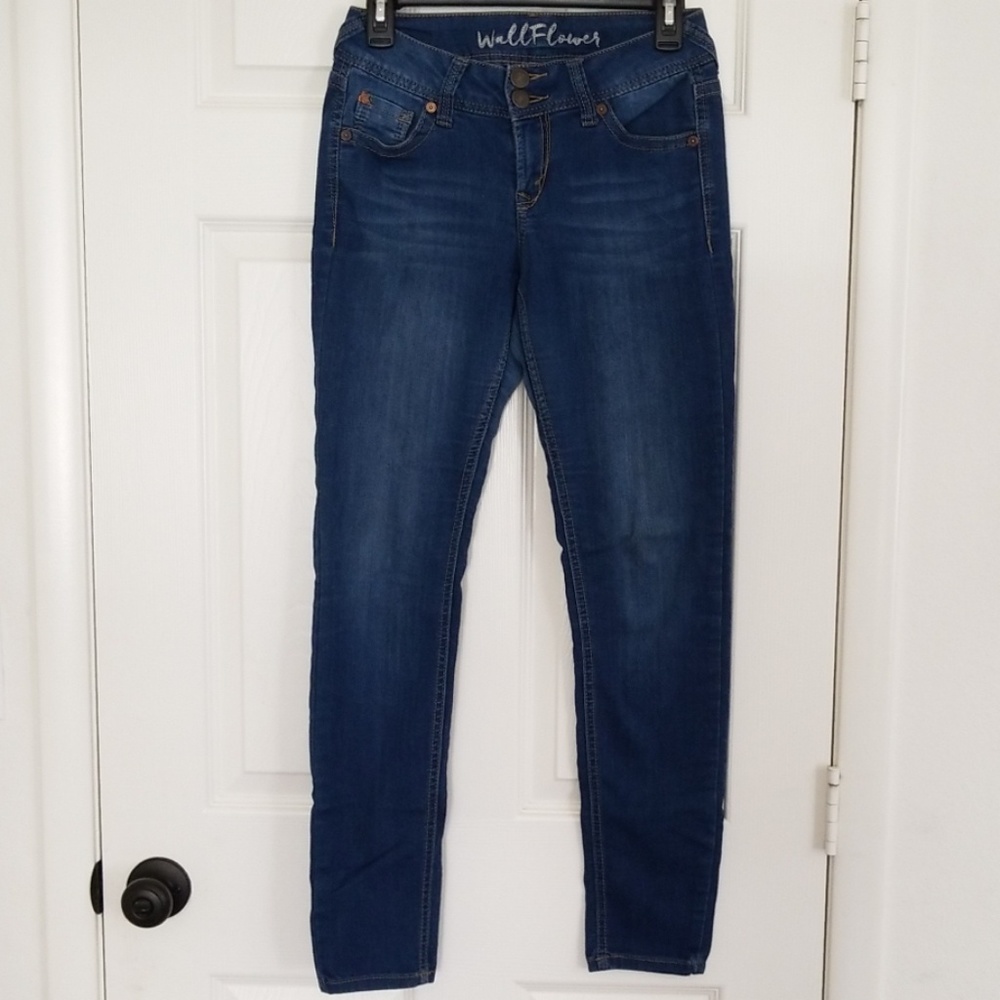 Size 3 Wallflower Skinny Jeans